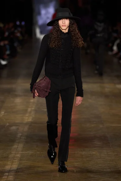 Look 28
